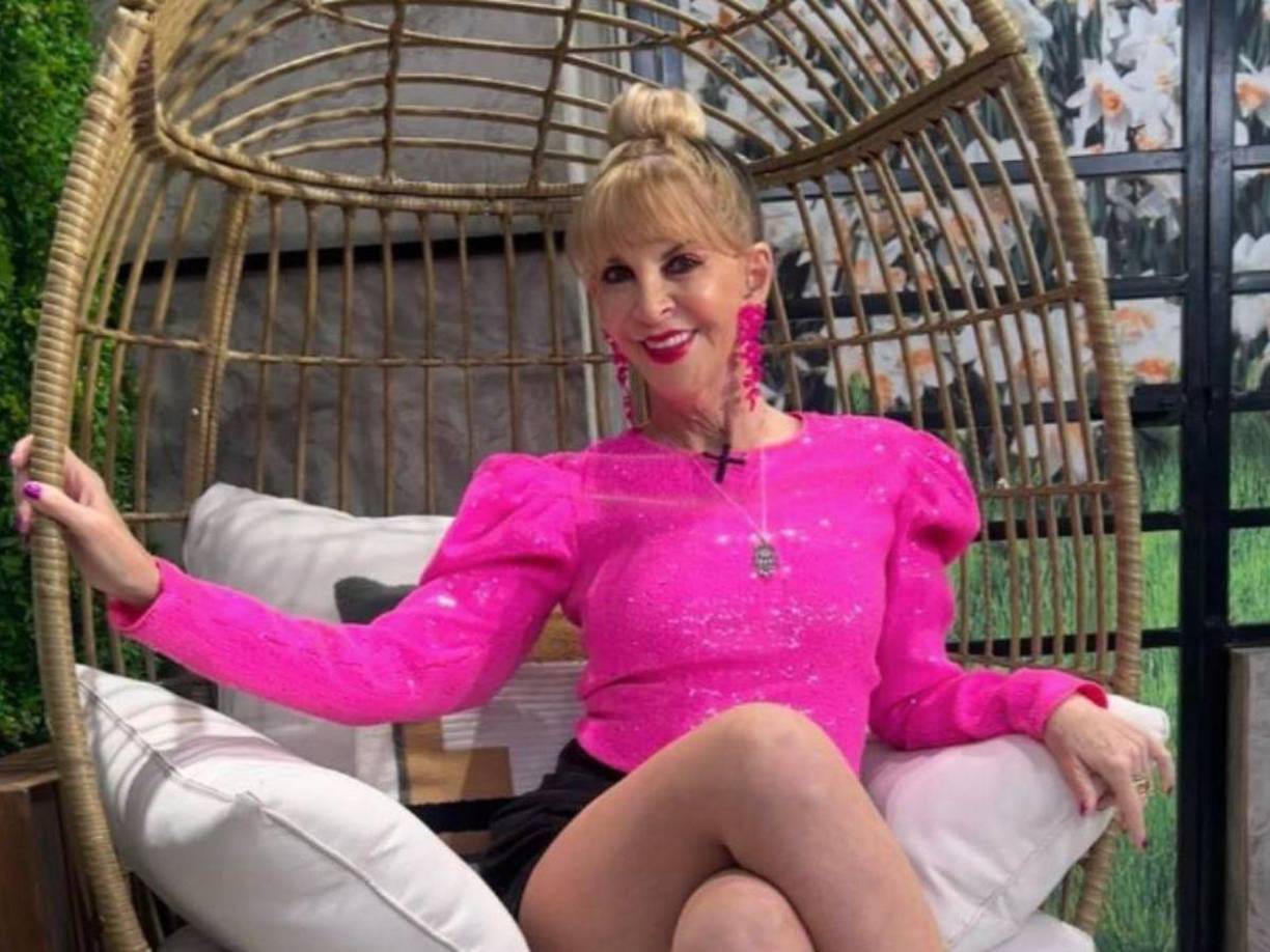 La periodista de espectáculos, Shanik Berman sigue dando bastante contenido en su participación en “La Casa de los Famosos México” y más ahora que habló de la desaparición de Marcela Basteri, mamá del famoso cantante, Luis Miguel. El momento ha sido uno de los más controversiales en la temporada 2024.