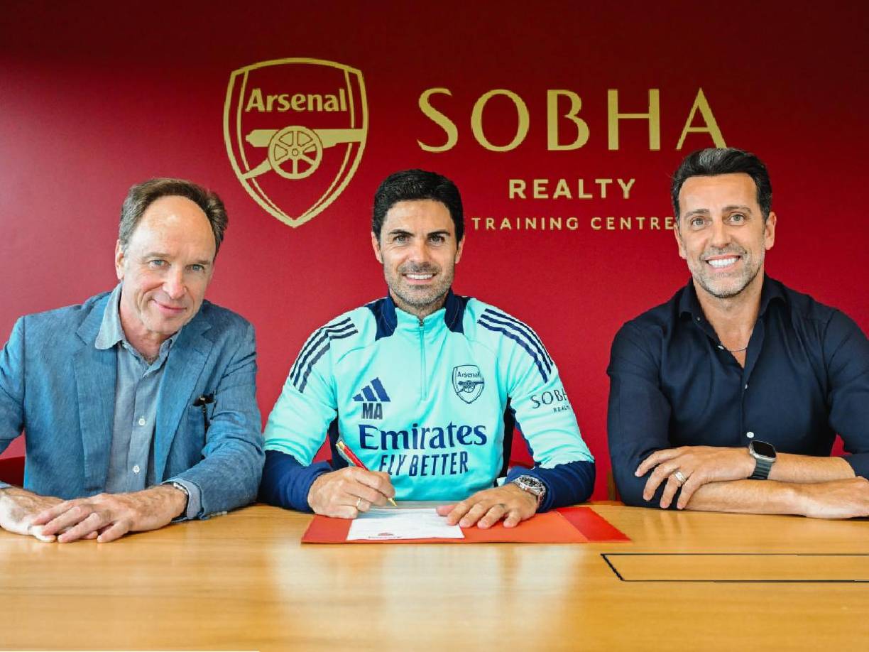 OFICIAL / El español Mikel Arteta ha renovado su contrato con el Arsenal hasta 2027. Según adelantó “The Athletic”, el técnico español, que tenía contrato hasta junio de 2025, renueva por tres años su compromiso con los ‘Gunners’, club al que llegó en 2019 en sustitución de Unai Emery y con el que ha ganado una FA Cup en 2020.