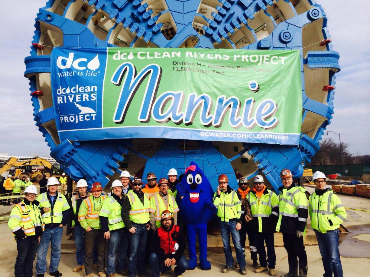 Luego regresó a Honduras, donde trabajó tres años en una constructora reconocida. En 2013 contrajo matrimonio y fue aceptado en la universidad Carnegie Mellon, donde cursó una maestría en Sistemas de Infraestructura Avanzada.