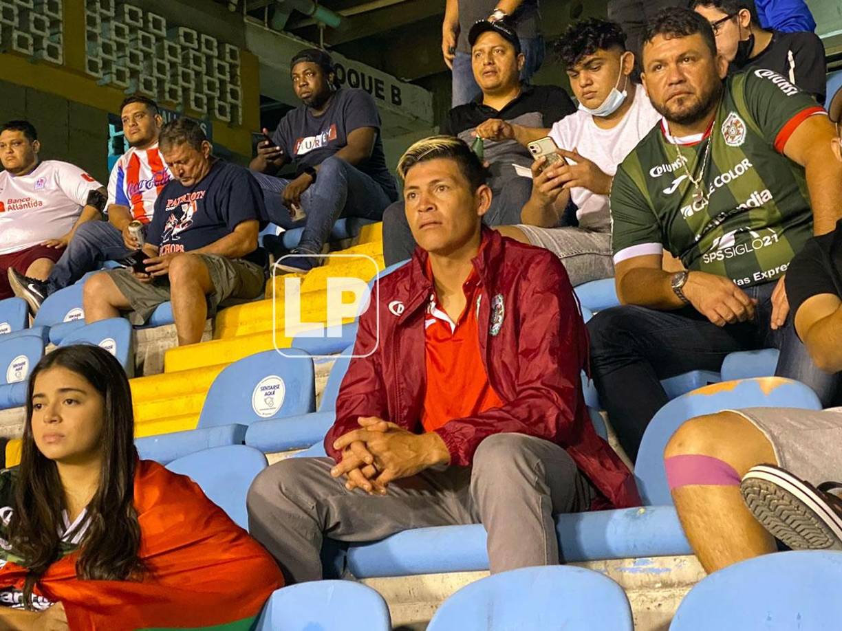 El nuevo fichaje del Marathón, Francisco Martínez, estuvo en las gradas del Olímpico observando el clásico ante Olimpia.