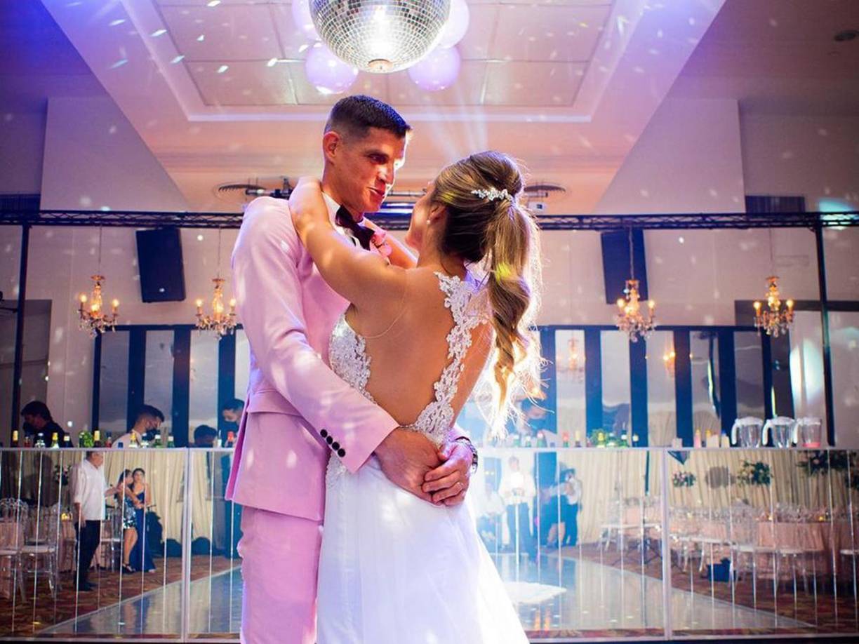 ”Yo te amo por tu sencillez, tu humildad y por sobre todo tu pasión y dedicación. Sos único y merecedor de muchas cosas”, señaló la esposa de Jonathan Rougier luego que se conoció que el portero no fue convocado a la Bicolor. 