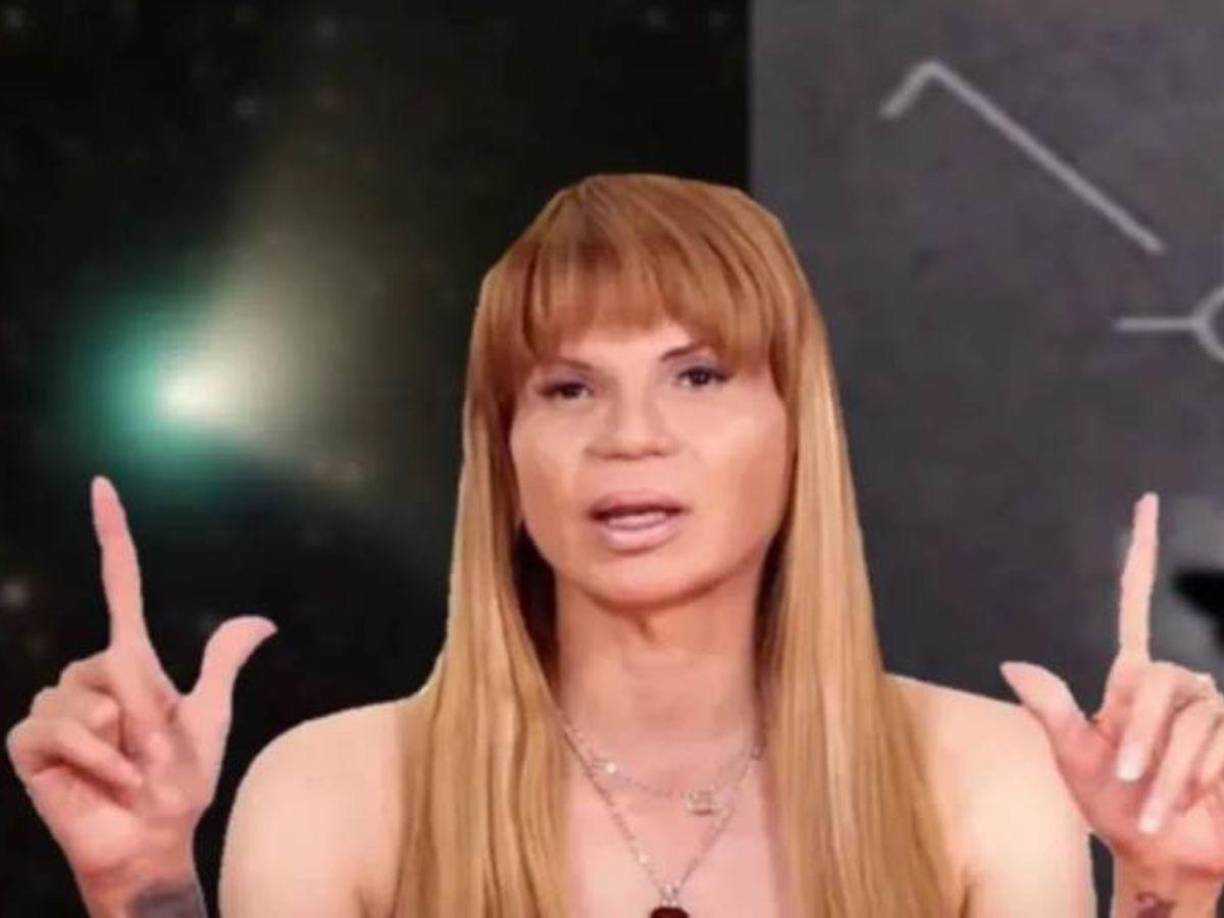 “Shakira lo que tiene que hacer es salirse ya de esa casa, está maldita, es una casa maldita. Ahí es donde te robaban la mermelada, Shakira, y otras cosas”, mencionó.