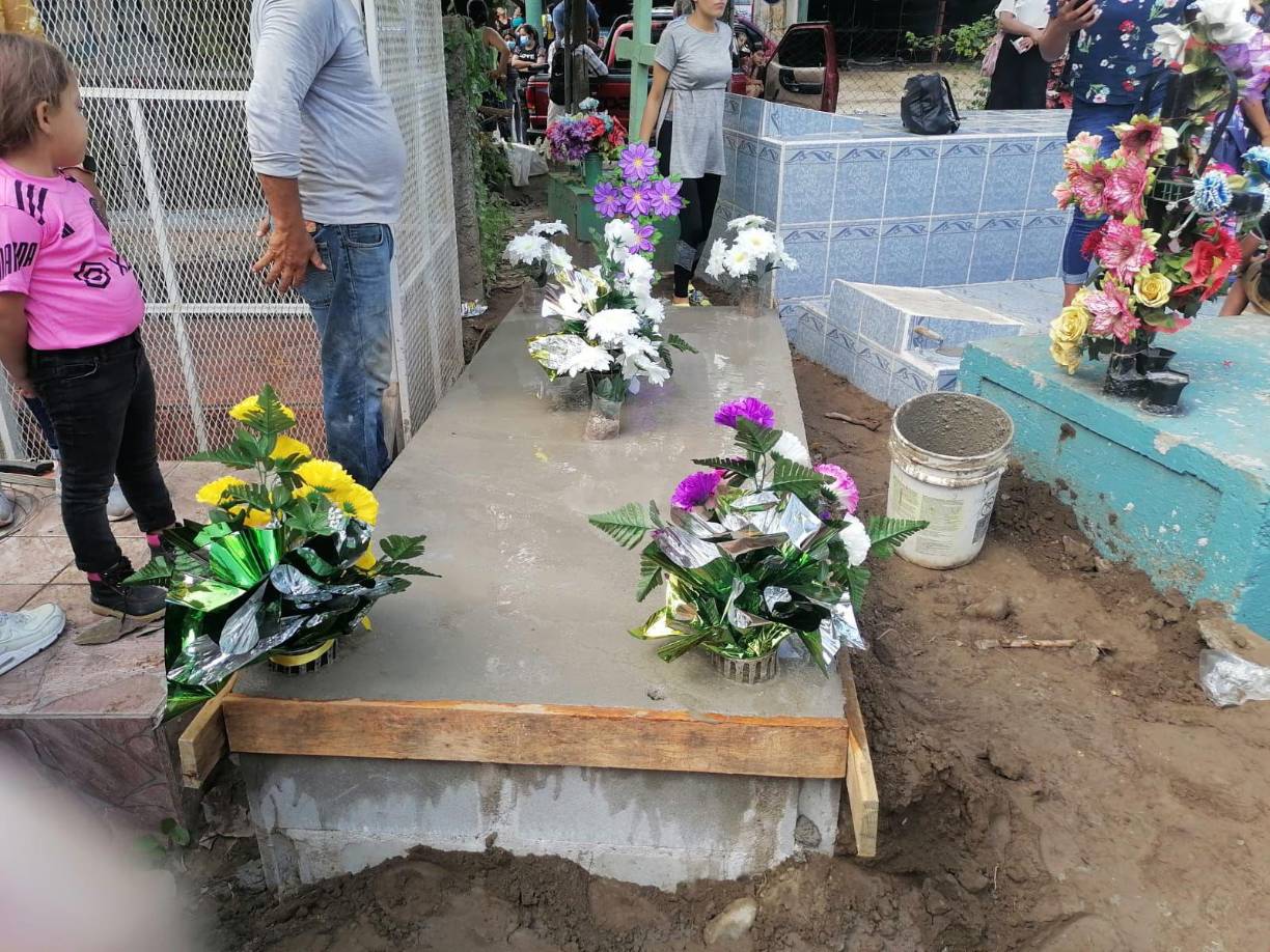 Cabe recordar que, las cuatro víctimas fallecieron tras ser embestidos con su motocicleta por un camión que se les metió en el carril por el que circulaban.