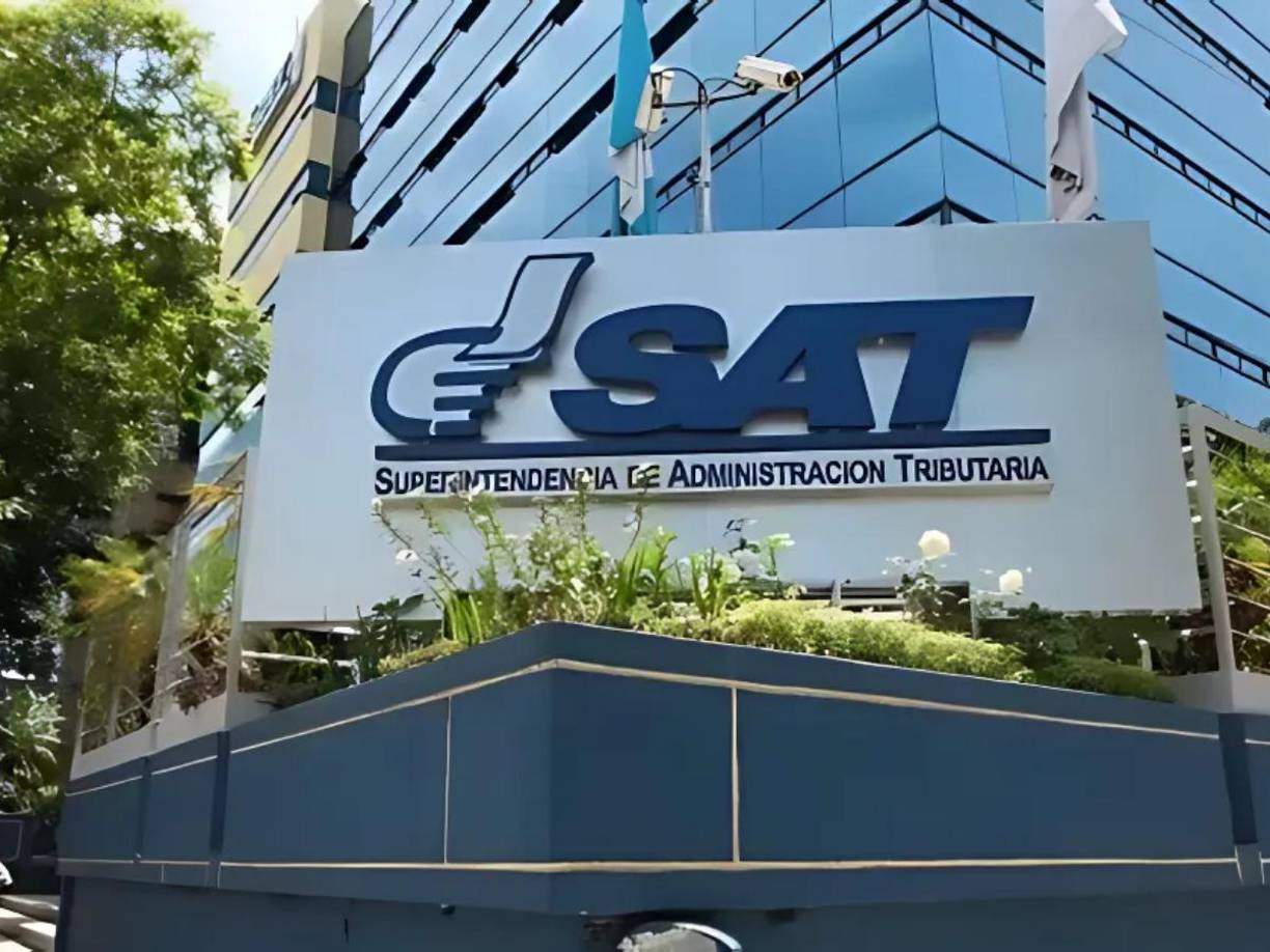 “Guatemala merece una justicia que proteja a quienes denuncian valientemente la corrupción, y no al revés. Este sinsentido debe detenerse, porque es todo el país el que pierde ante un sistema coartado y ciego ante la corrupción”, añadió el gobernante.