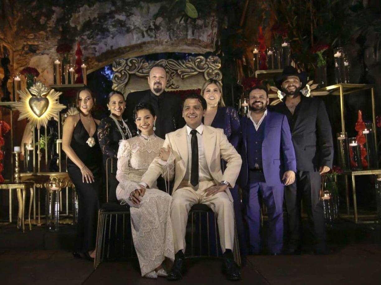 Pepe Aguilar sorprendió a todos con conmovedor mensaje a los nuevos esposos. 