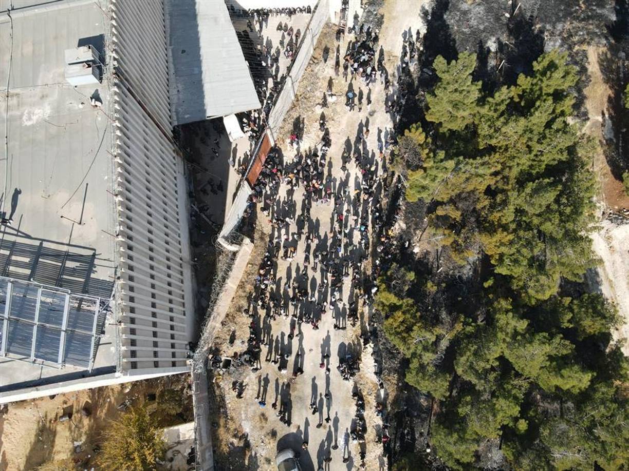 Desde que el grupo islamista Organismo de Liberación del Levante (Hayat Tahrir al Sham o HTS, en árabe), heredera de la exfilial siria de Al Qaeda, controlara Damasco, las puertas de esta cárcel, que estaba gestionada antes por la Policía Militar siria, se abrieron y aparecieron varios vídeos en los que se mostraban a algunos presos con claros signos de tortura.