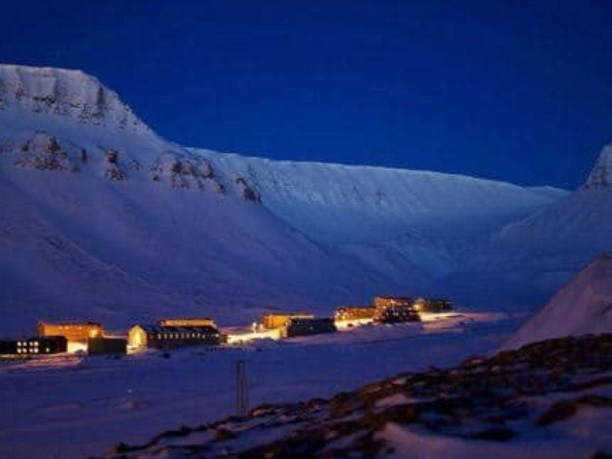 También ocurren en regiones del planeta que están por encima del Círculo Polar Ártico o por debajo del Círculo Polar Antártico durante los meses de invierno.