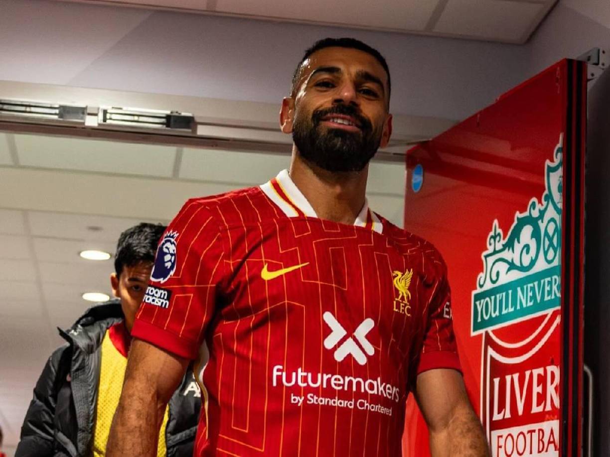 “Estoy más fuera que dentro. No he recibido ninguna propuesta. Estamos casi en diciembre y no he recibido ninguna oferta para quedarme en el club”, dijo.