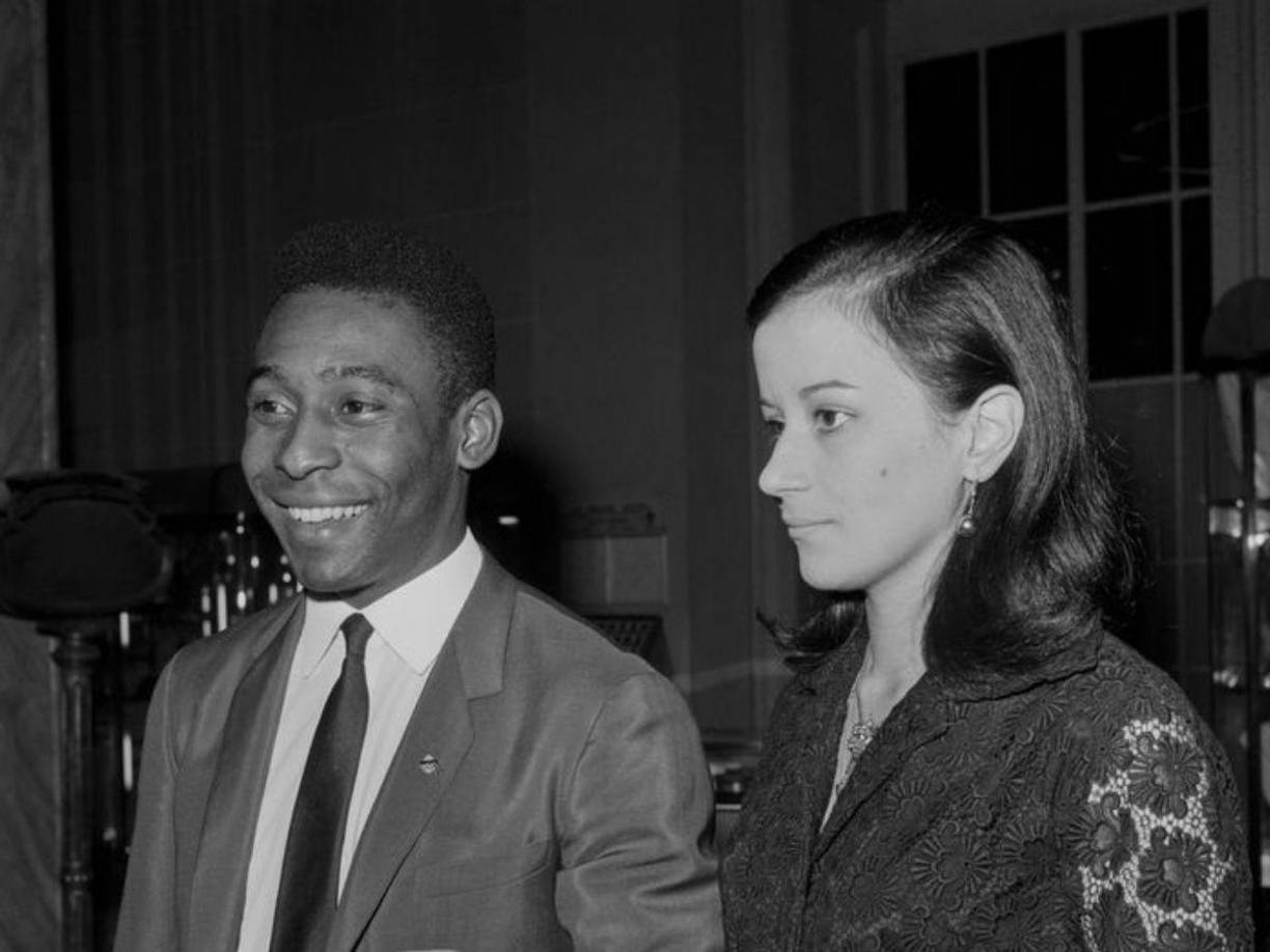 Esa relación se consolidó a lo largo de 16 años con tres hijos, pero los constantes viajes por su profesión fueron enfriando el amor hasta que no hubo vuelta atrás.