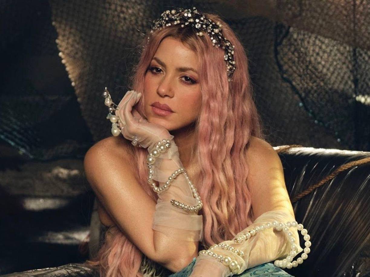 Si bien, una proporción de la audiencia de Shakira ya había sospechado acerca de la naturalidad de la belleza de la cantante, a partir de la comparación con retratos y videos del pasado, fuentes de una clínica en España ya han confirmado de manera incógnita los procedimientos a los que la cantante se ha sometido en los últimos años.