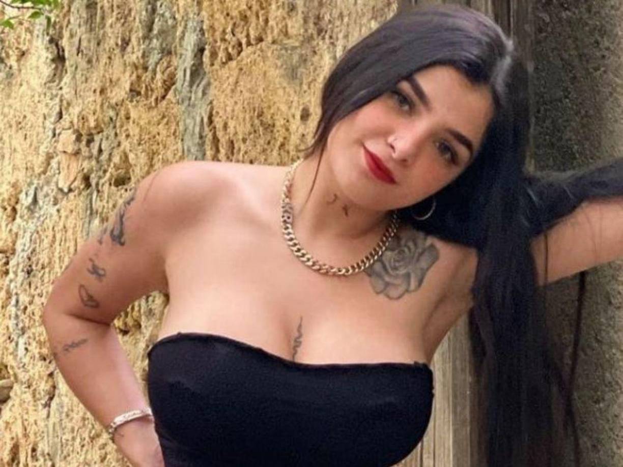 Durante ‘El Espejo’ del programa Es Show con Ernesto Chavana, Karely aseguró que dentro de cinco años espera seguir siendo una persona exitosa. Sin embargo, le gustaría que para esas fechas pueda estar acompañada de un hijo, pues es uno de sus sueños.