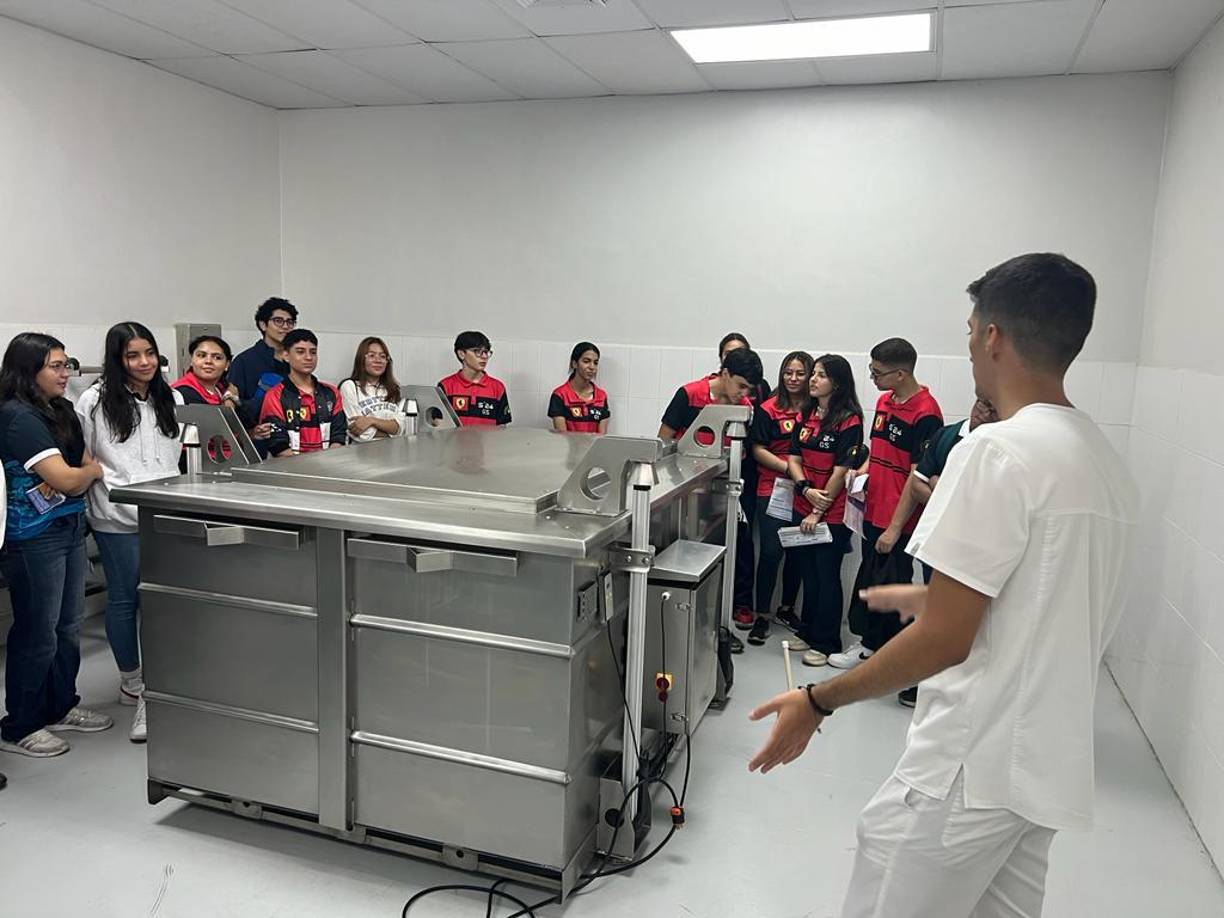 Los estudiantes de las diferentes carreras que ofrece la Unah-vs se han preparado con anterioridad para recibir a los estudiantres y mostrarles con sus habilidades y destrezas el nivel de profesionalismo adquirido en su vida universitaria.