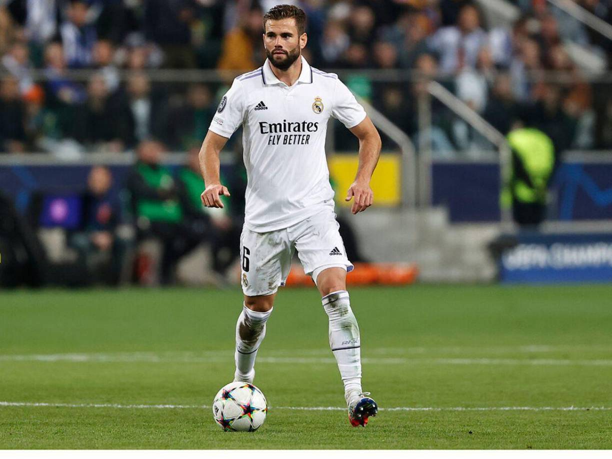 Lateral Izquierdo: A falta de Alaba, el español Nacho Fernández volverá a formar parte del 11 titular.