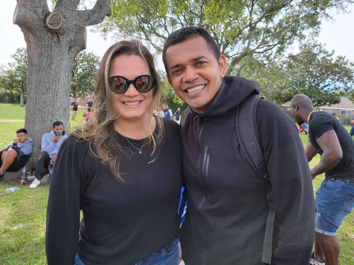 La que también asistió fue la famosa periodista catracha, Carmen Boquín, quien estuvo acompañada de Amado Guevara. Ambos se mostraron muy alegres en una nueva edición de la New Orleans Cup.