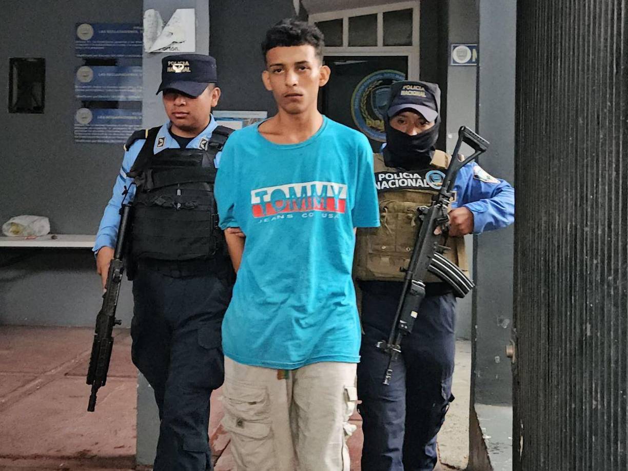 El joven enfrentará cargos de delitos tráfico de drogas y porte ilegal de arma de fuego de uso comercial.