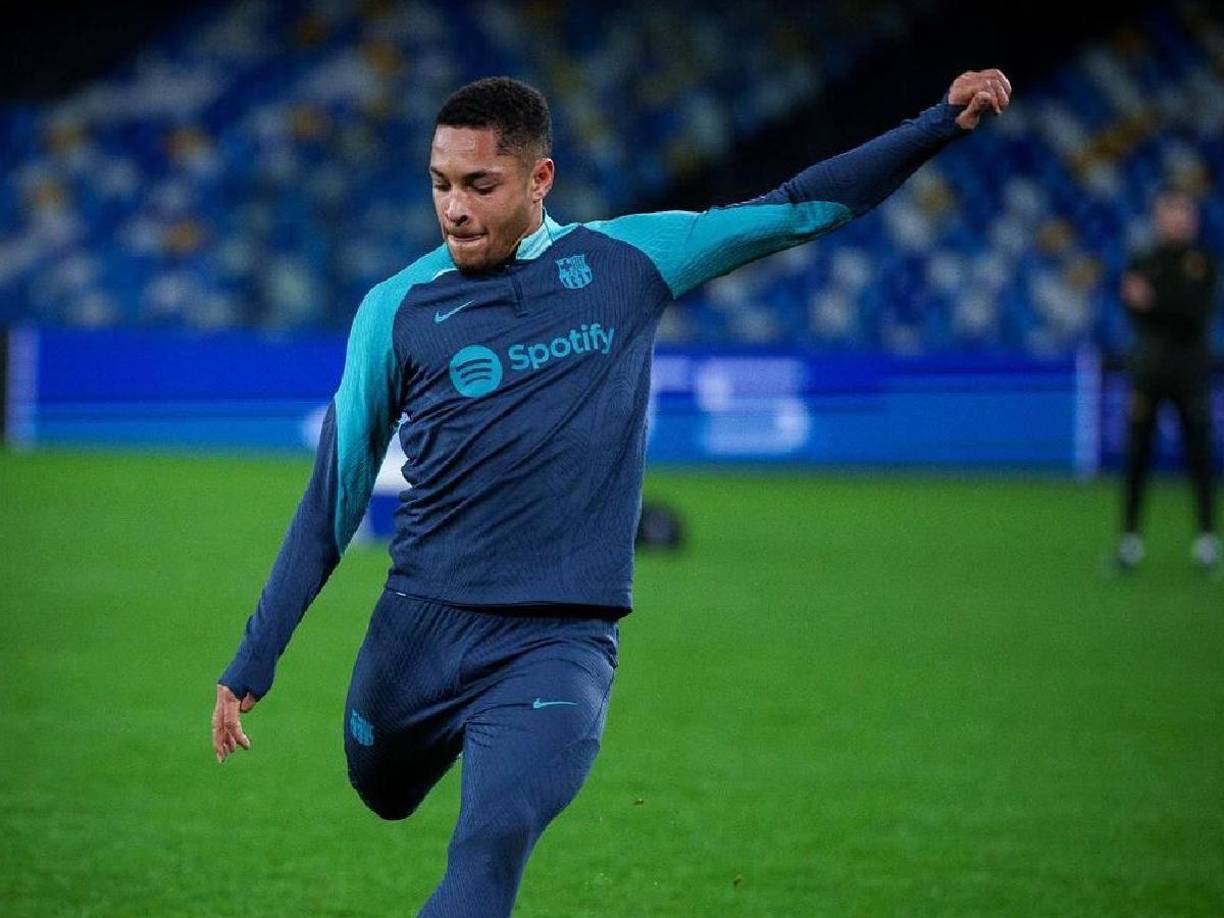 El descartado de Hansi Flick. Vitor Roque que fue comprado hace unos meses, no apareció en la lista para el duelo ante Valencia en el debut de la Liga. El brasileño tampoco está inscrito ni se va a dar ningún paso para hacerlo en los próximos días. Está claro que su destino está lejos del FC Barcelona.