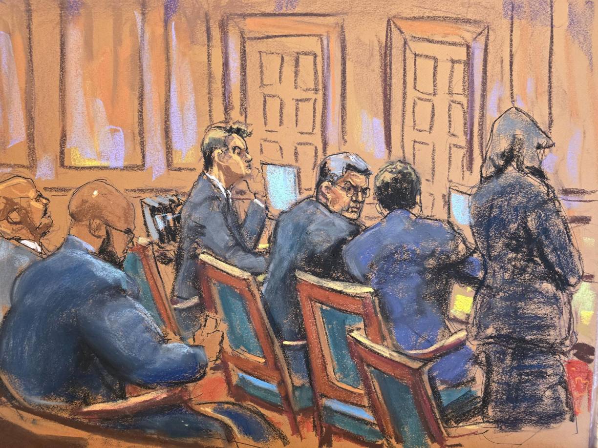 Respecto al estado de ánimo de Juan Orlando Hernández durante el proceso, Colon describió al exmandatario como una persona que se mantiene estable.