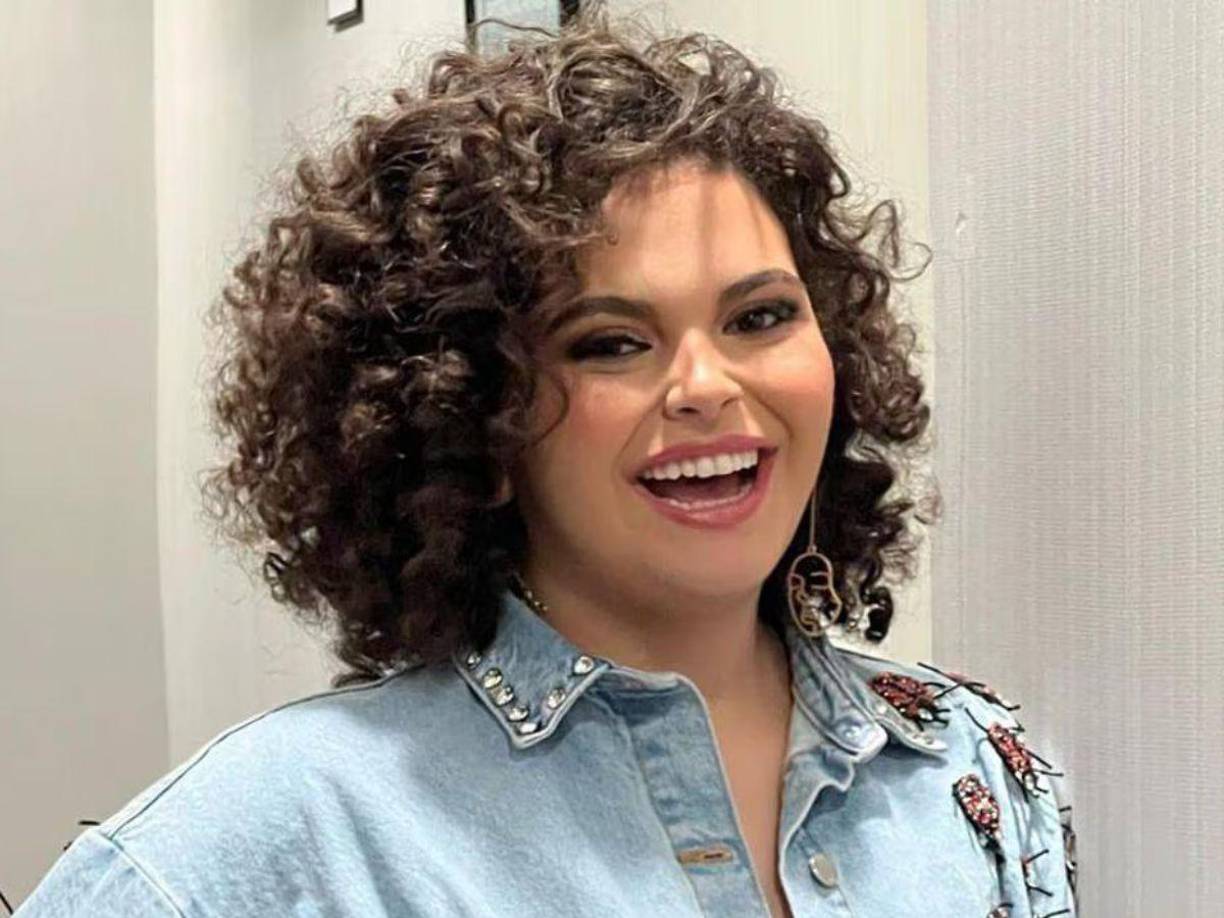 “Me acaba de pasar, está muy chistoso, a mí no me afecta para nada (...) estaba en un restaurante y estaba en un live con el programa Juego de voces, entonces acaba ese video, me quedo recargada en la columna del restaurante y llegan una señora y un señor y me dicen ‘Hola joven ¿Para dónde es la salida?’”, comentó Lucerito en una entrevista concedida a Adela Micha.