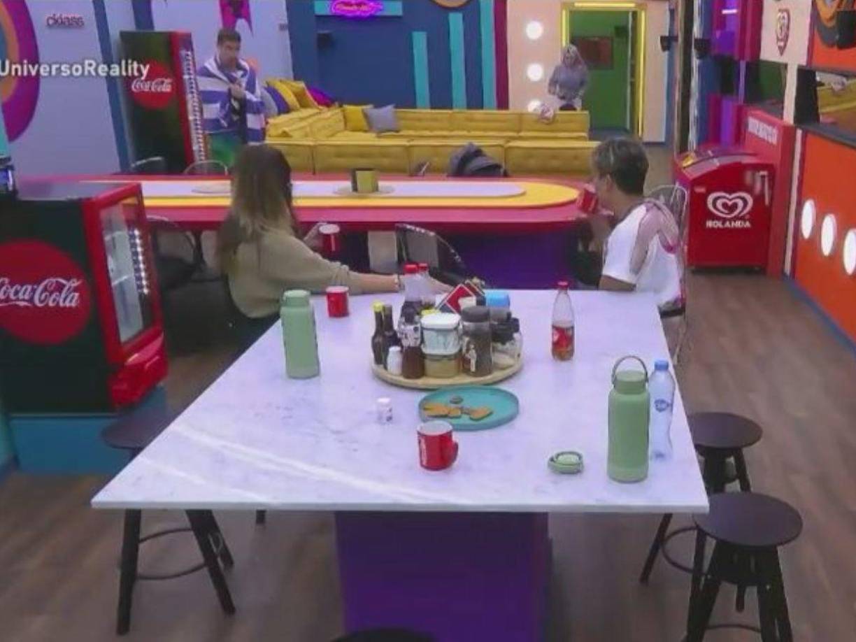 Tal parece que Adrián se dio cuenta de su incidente en el baño. Por esta razón, cuestionó a Ricardo Peralta y Mariana Echeverría sobre las cámaras que están distribuidas en ‘La casa’.