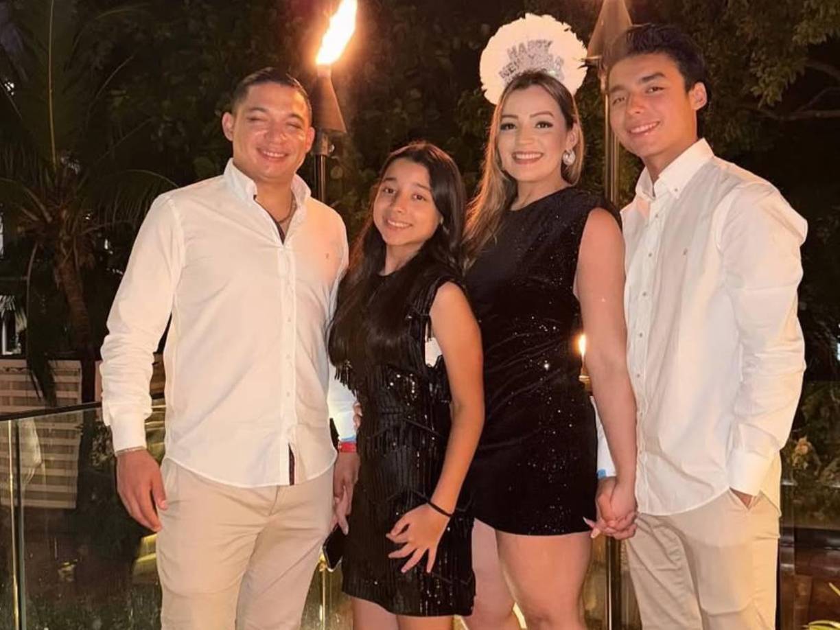 Emilio junto a Virginia Varela y sus hermosos hijos disfrutaron de unas merecidas vacaciones en Roatán. 