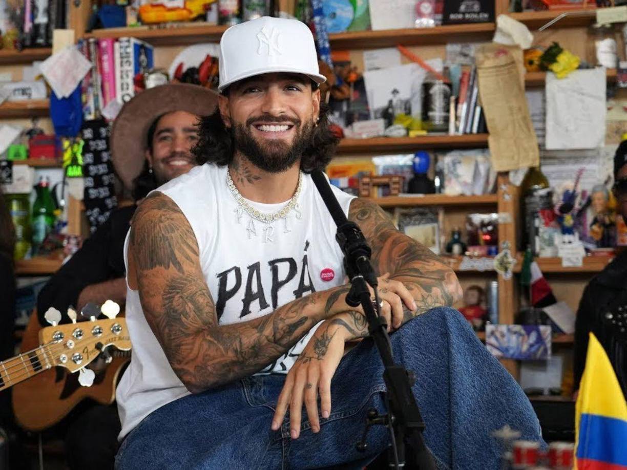 Eso opacó lo mal que estuvo durante el show: “Te dije que te fueras”, dice durante la grabación a su manager que estaba en el lugar, ante la mirada de preocupación de los músicos, porque debería sentir presión al no salir las cosas como esperaban.