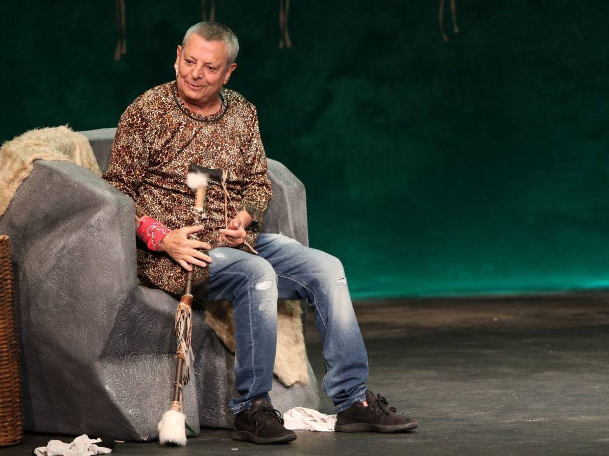 Aunque este problema es irreversible, toma terapia: “Tomo una pastilla diaria para la presión. Llevo un tratamiento con imanes, acupuntura y toques eléctricos. Y me meten a un tanque con agua”.