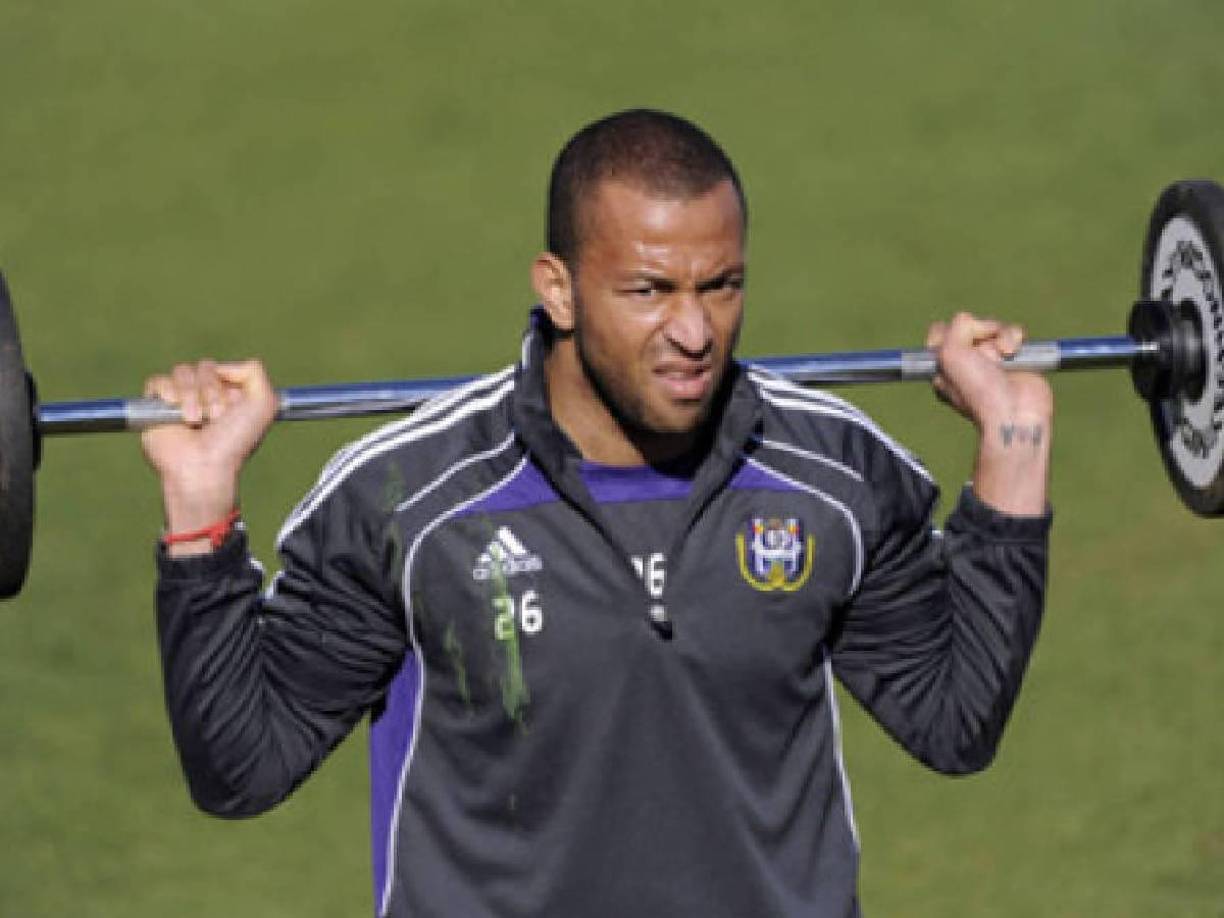 Víctor ‘Muma’ Bernárdez - El ex defensor hondureño emigró al fútbol de Europa en 2009 para firmar con el Anderlecht, a donde llegó procedente del Motagua. Jugó también en el Lierse de la misma liga de Bélgica.