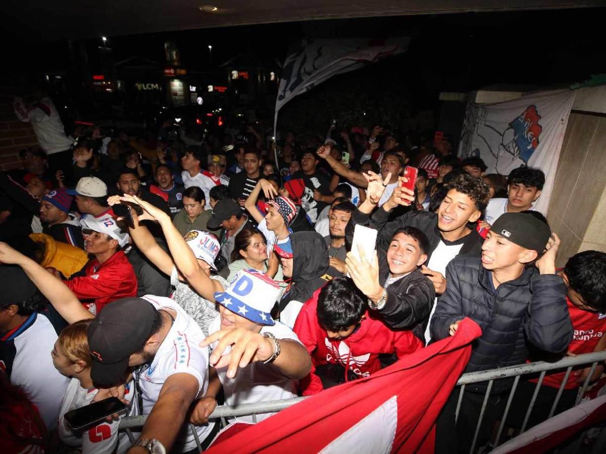 El Show de la Ultra Fiel un día antes de un duelo que puede quedar para la historia del club.
