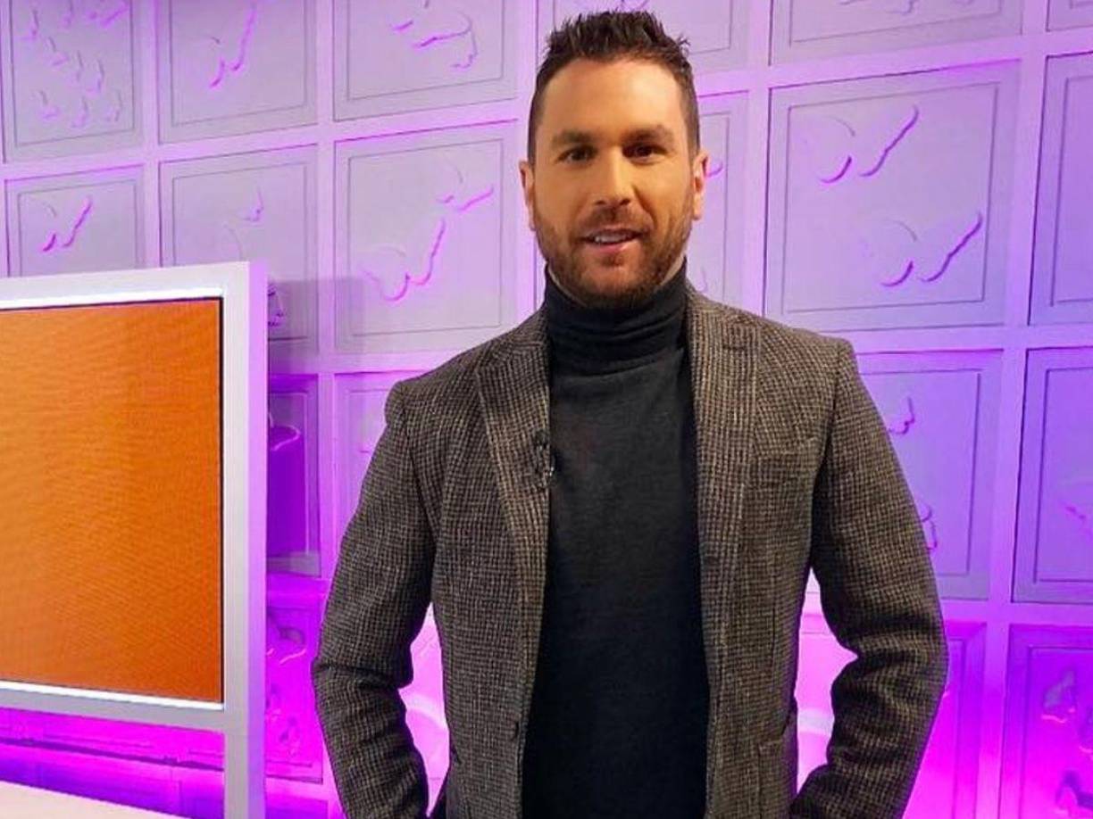 Recordemos que el periodista Jordi Martin dijo lo contrario cuando se buscaban detalles de la separación pues dijo que mientras Piqué ya tenía una relación con Clara Chía, volvió a la casa que compartía con Shakira con la intención de volver pero la joven que ya tenía como novia le puso un ultimátum y le pidió que le “diera su lugar”.