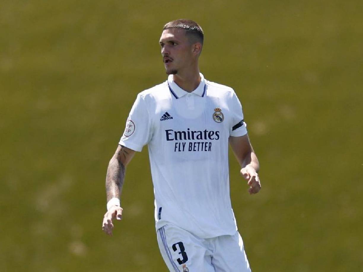 Informa Sky Sport Italia, que el Napoli espera cerrar los próximos días el fichaje del central español Rafa Marín, quien llegará desde el Real Madrid. La campaña pasada jugó cedido en el Alavés.