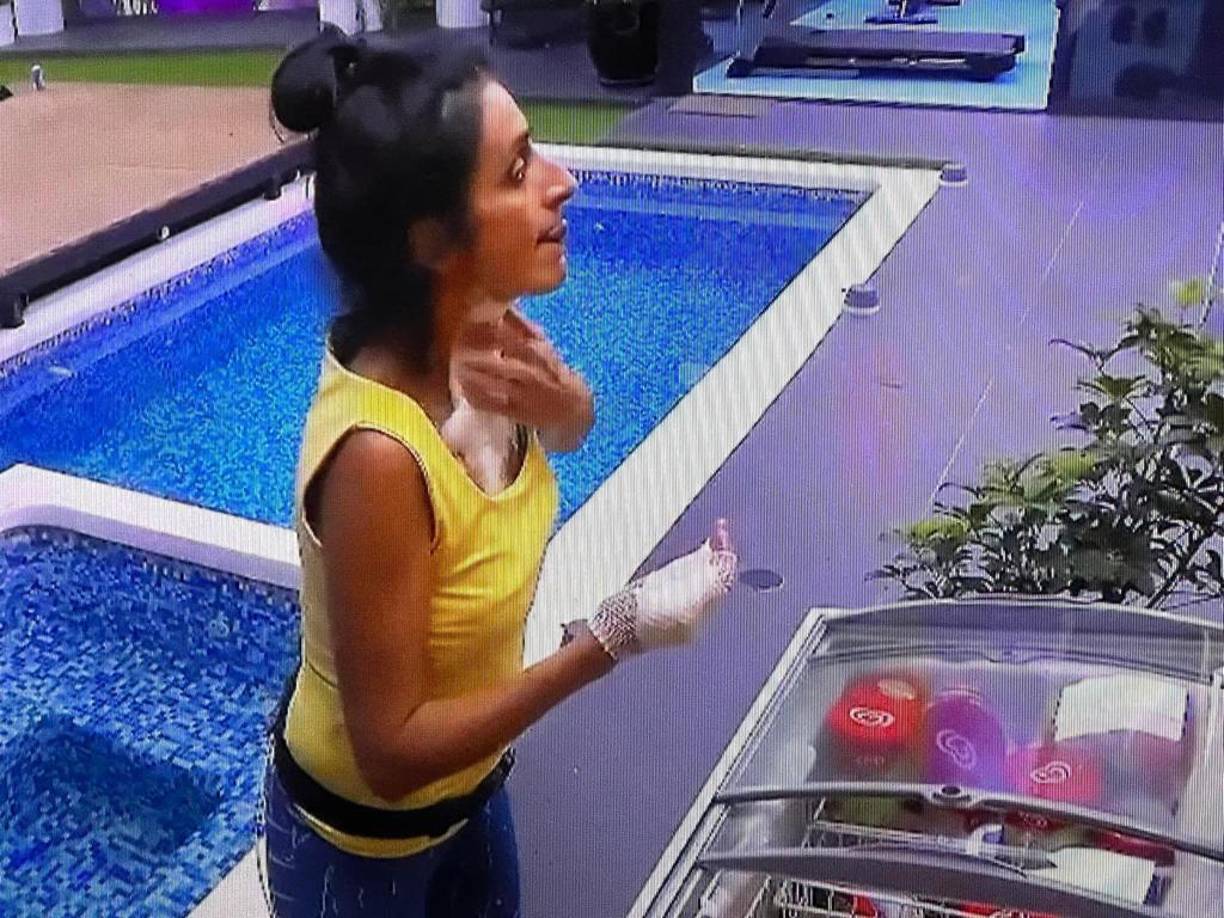 Tras el accidente Bárbara Torres recibió atención médica, sin embargo, sus heridas fueron vendadas fuera del aire.