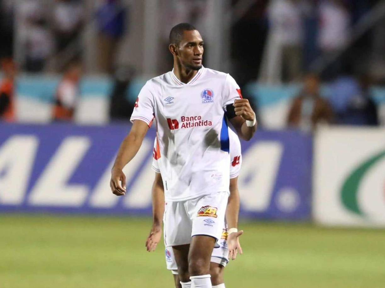 Jerry Bengtson - El veterano delantero de 37 años de edad finalizó su contrato con Olimpia y ambas partes están de acuerdo en extender el mismo, solo falta la oficialización.
