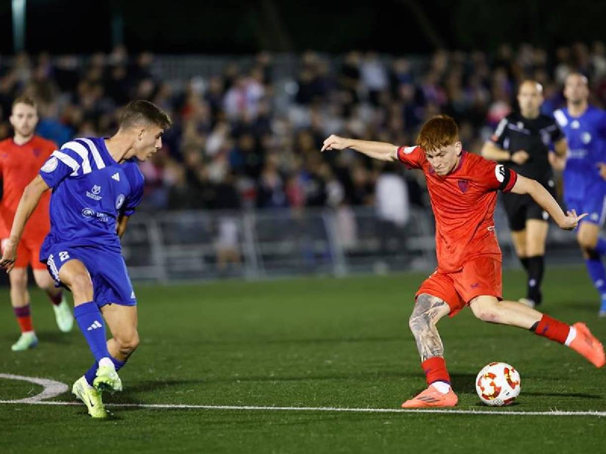 El futbolista de 20 años actualmente milita en el Sevilla cedido por el Brighton y ha vivido uno de los episodios más duros de su vida en España, tal como ocurrió con Benzema, Falcao, Morata, Ángel Correa, entre otros.