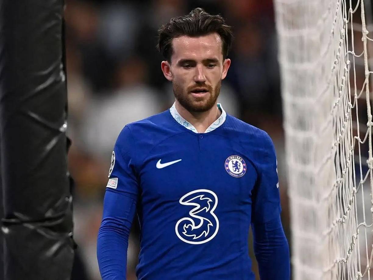 El entrenador del Chelsea, Enzo Maresca, no pondrá en peligro las posibilidades de Ben Chilwell de encontrar un nuevo club en enero y no le alineará este sábado en la FA Cup ante el modesto Morecambe. “Chilwell está pensando que se va a ir, es mejor evitar utilizarlo para evitar lesiones. Lo mejor en este momento es no permitirle jugar por si se presenta la oportunidad de que se vaya “, dijo Maresca.