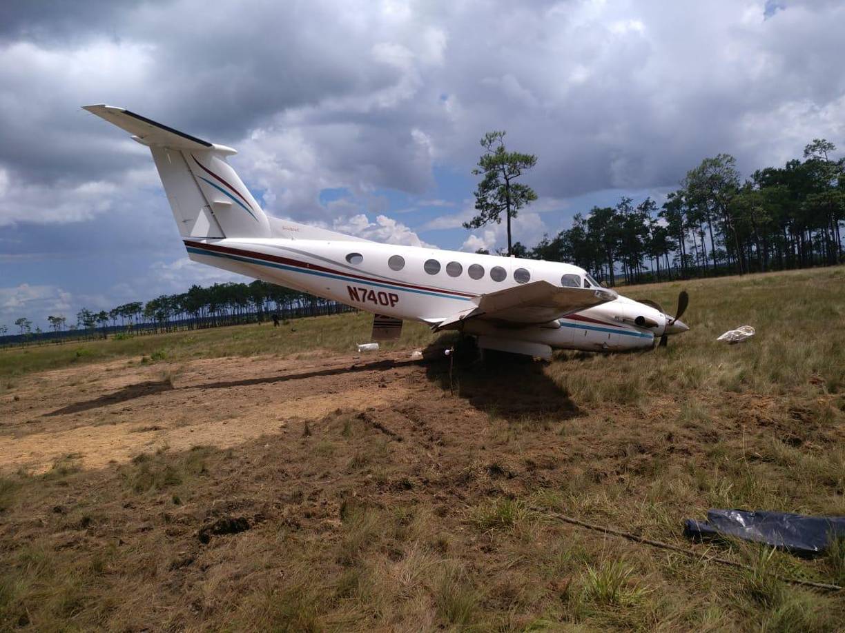 Los Cachiros operaban primero en Colón y luego se extendieron hasta Gracias a Dios, donde recibían los cargamentos de cocaína vía aérea y marítima. Los líderes de la estructura, Devis Leonel y Javier Heriberto Rivera Maradiaga, tenían hombres de confianza para el recibo de los cargamentos.