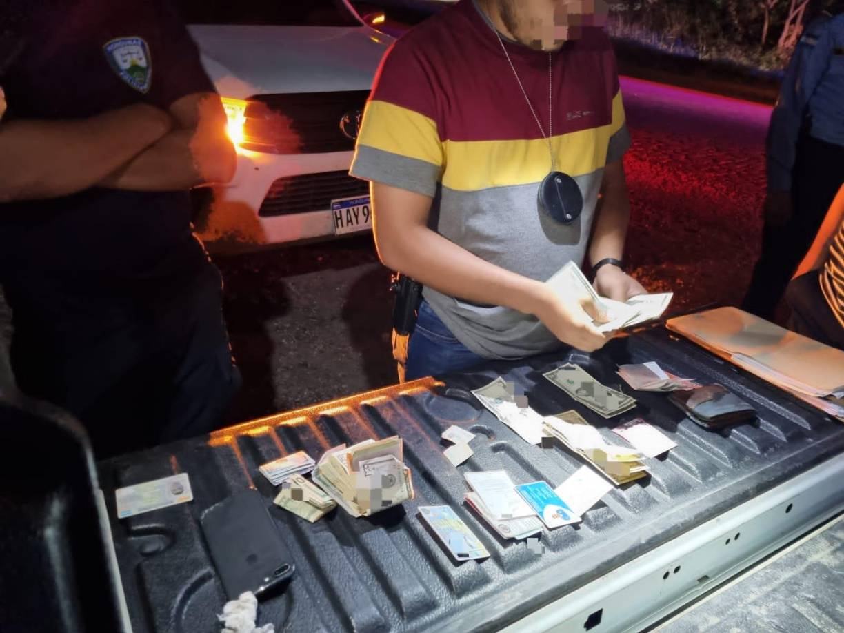 Cuatro policías fueron capturados tras varias denuncias de extorsionar a migrantes en Copán.