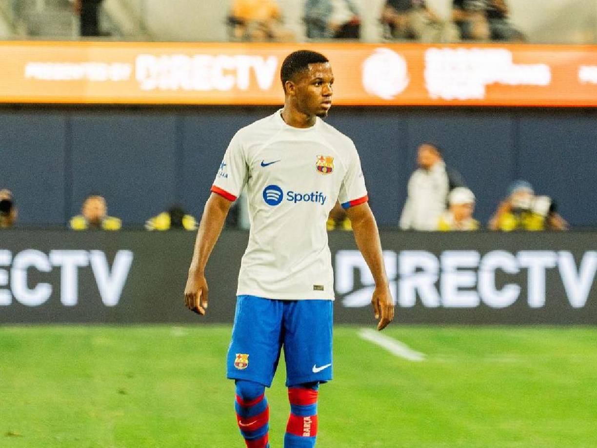 Según Sport, el futuro de Ansu Fati dependerá de lo que el español pueda ofrecerle en los primeros entrenamientos a Hansi Flick en el inicio de la pretemporada.