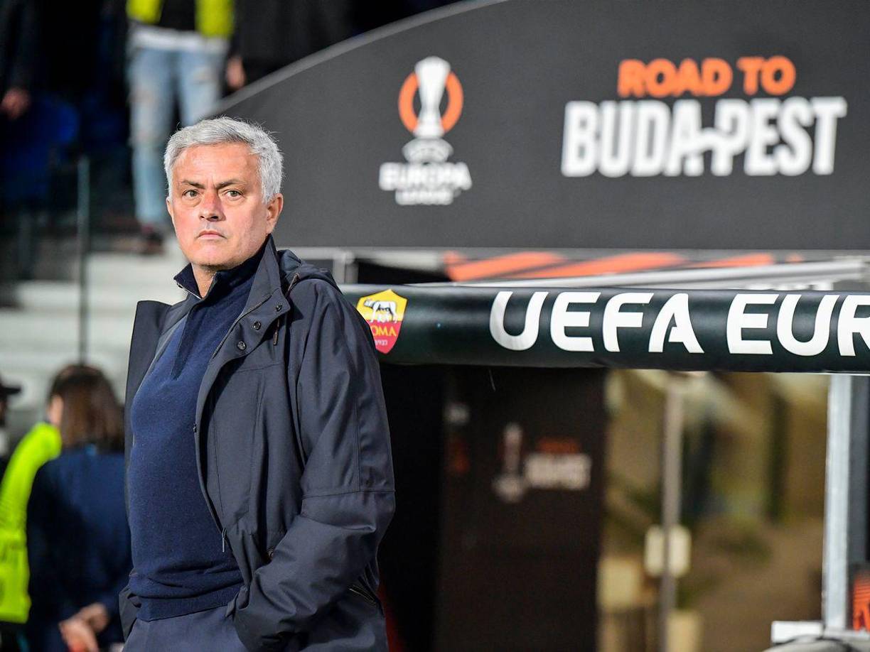 José Mourinho - El entrenador portugués de la Roma recibe un salario de 9,2 millones de euros por temporada. Sin duda es de los mejores de la historia reciente, ha ganado dos Champions League con equipos distintos, dos Europa League también con distintos equipos y recientemente una Conference League con la Roma.