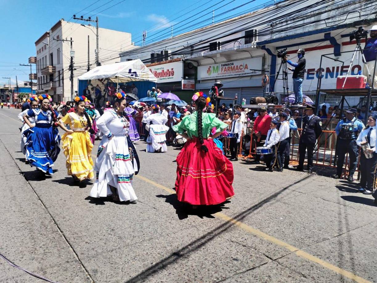 Los cuadros de danza hicieron un espectáculo cultural en la Novia de Honduras.