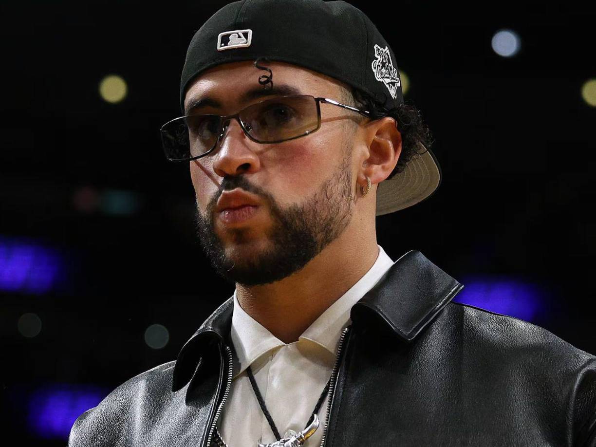 Benito Antonio Martínez Ocasio, mejor conocido como Bad Bunny, es un reconocido cantante, compositor y productor nacido en Puerto Rico. 