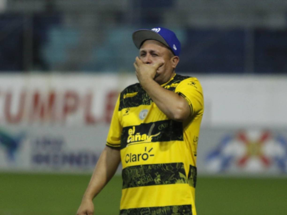 Don Wilson rompió en llanto ya que la última vez que estuvo en el Morazán fue con su abuelo. 