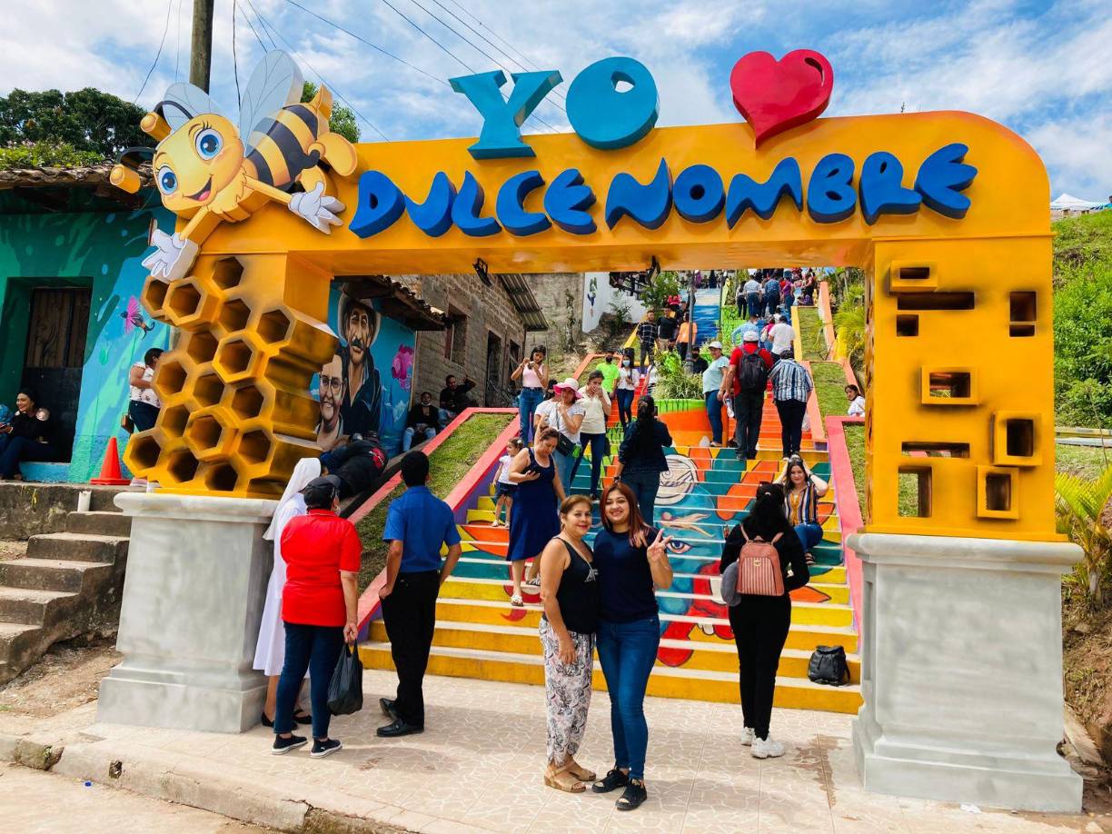 Este 5 y 6 de agosto se celebrará el primer aniversario del Festival de la identidad Dulcenombrina en el municipio de Dulce Nombre, Copán. Múltiples actividades han preparado los organizadores para el deleite de los visitantes y lugareños. Si no sabe a dónde a viajar con su familia este fin de semana, no se pierda la oportunidad de asistir.