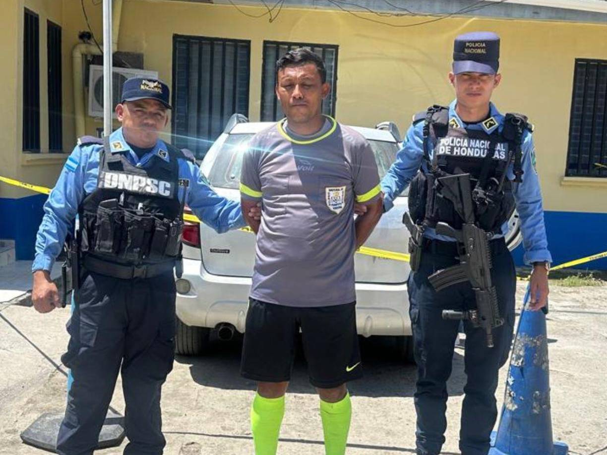 En horas del mediodía, la Policía detalló que dieron captura a Willian Antonio Canales Santos, de 45 años, residente en la colonia La Meza, La Lima, por suponerlo responsable del delito de tentativa de homicidio contra María Figueroa.