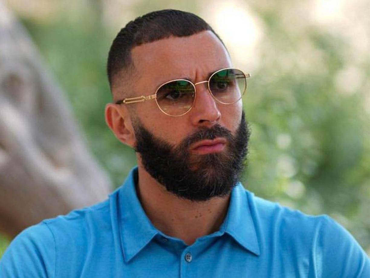 Con 20 partidos disputados, en los que ha anotado 12 goles y cinco asistencias, Karim pasa por sus horas más complicadas desde que saliera del Real Madrid.