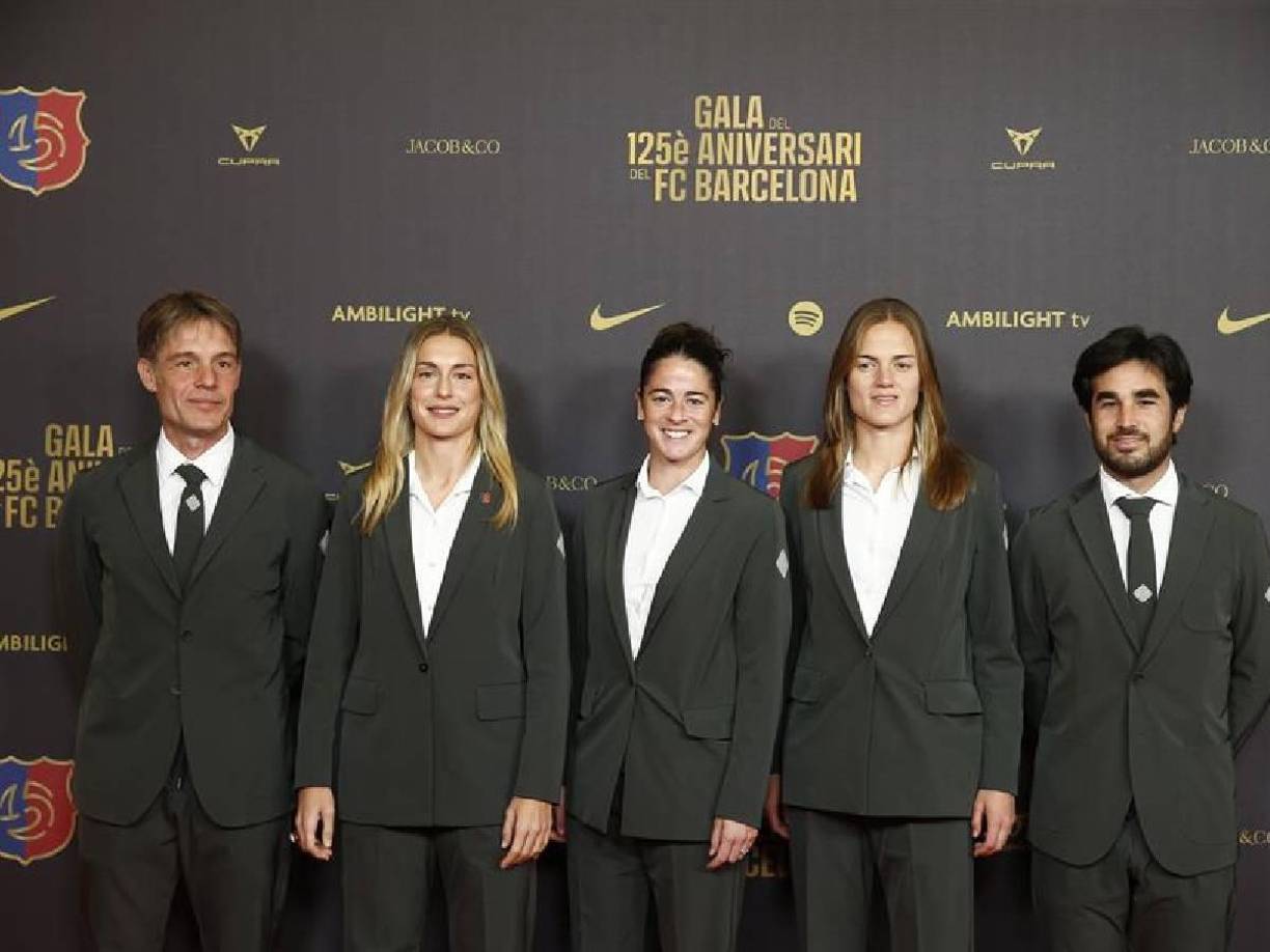 El equipo femenino del Barcelona también estuvo presente en el aniversario. Alexia Putellas, Irene Paredes y Marta Torrejon son algunas de las jugadores que no se perdieron el evento.
