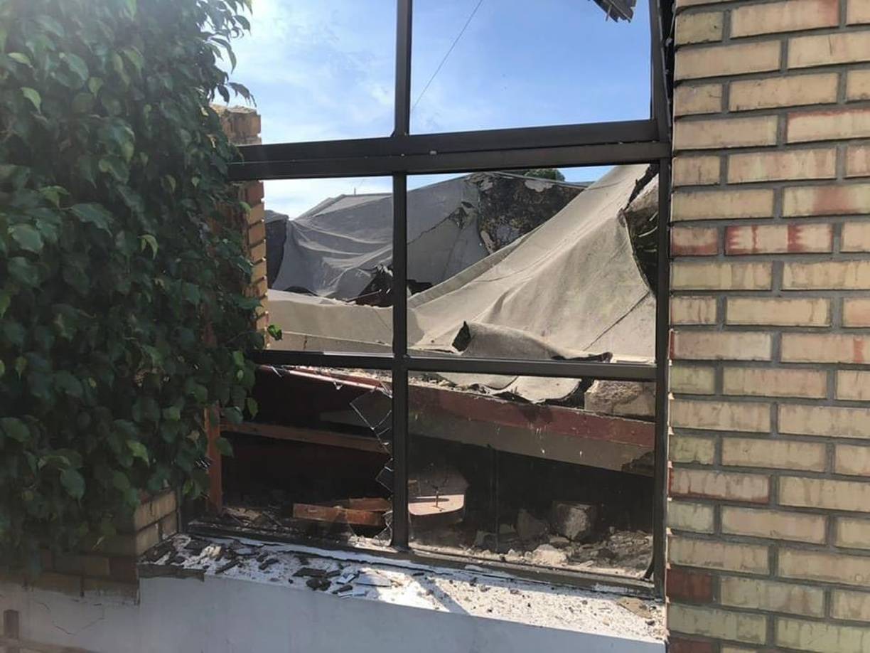 Vista de la fachada principal de la iglesia tras el derrumbe que ocurrió a las 2:00 de la tarde hora México en la colonia Unidad Nacional de Tamaulipas.