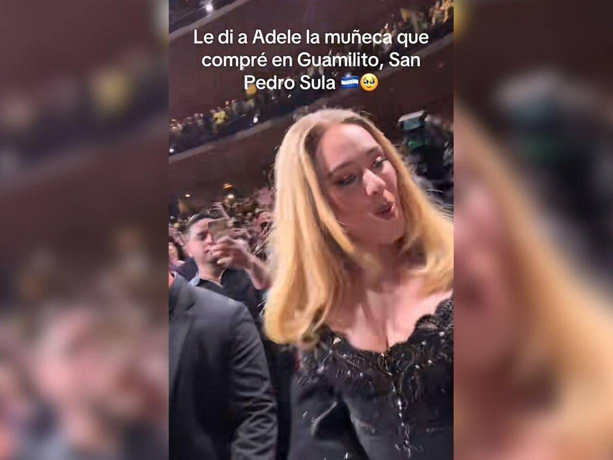 Fue a través de su cuenta de TikTok que Kevin Salguero presumió el especial momento con el texto: “Le di a Adele la muñeca que compré en Guamilito, San Pedro Sula”. 