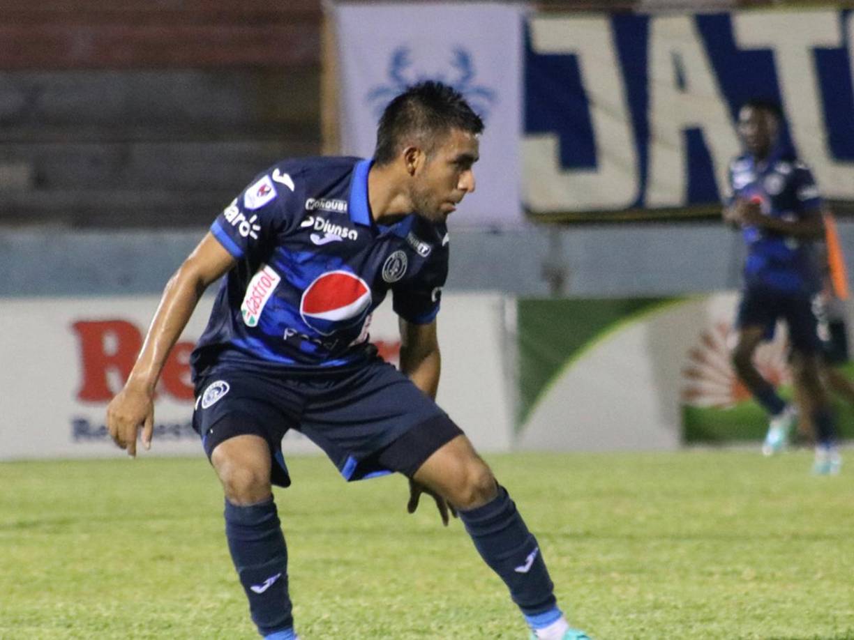 Carlos Argueta: Estará como lateral por la banda derecha.
