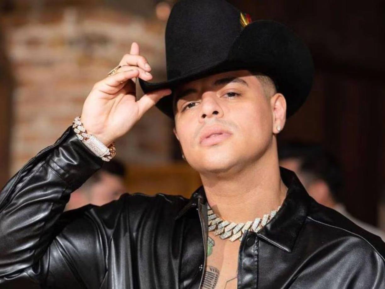 Eduin Caz dio otros detalles sobre el robo a través de un video en el que dejó ver lo afectado que se encontraba por la situación, mientras la policía entraba a la residencia y él esperaba desde su coche.