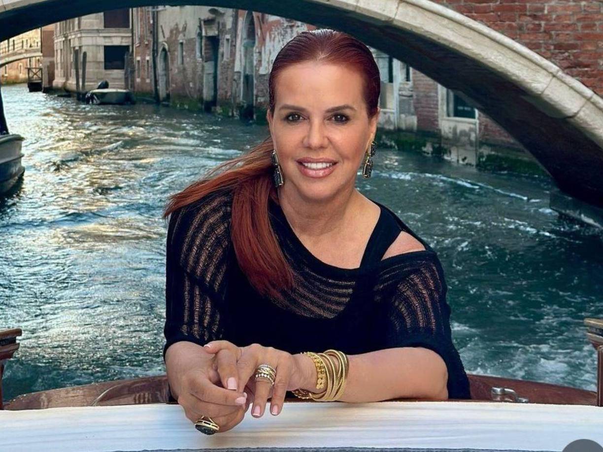 La periodista María Celeste Arrarás respondió a las críticas en su contra por irse de vacaciones tras la muerte de su pareja.